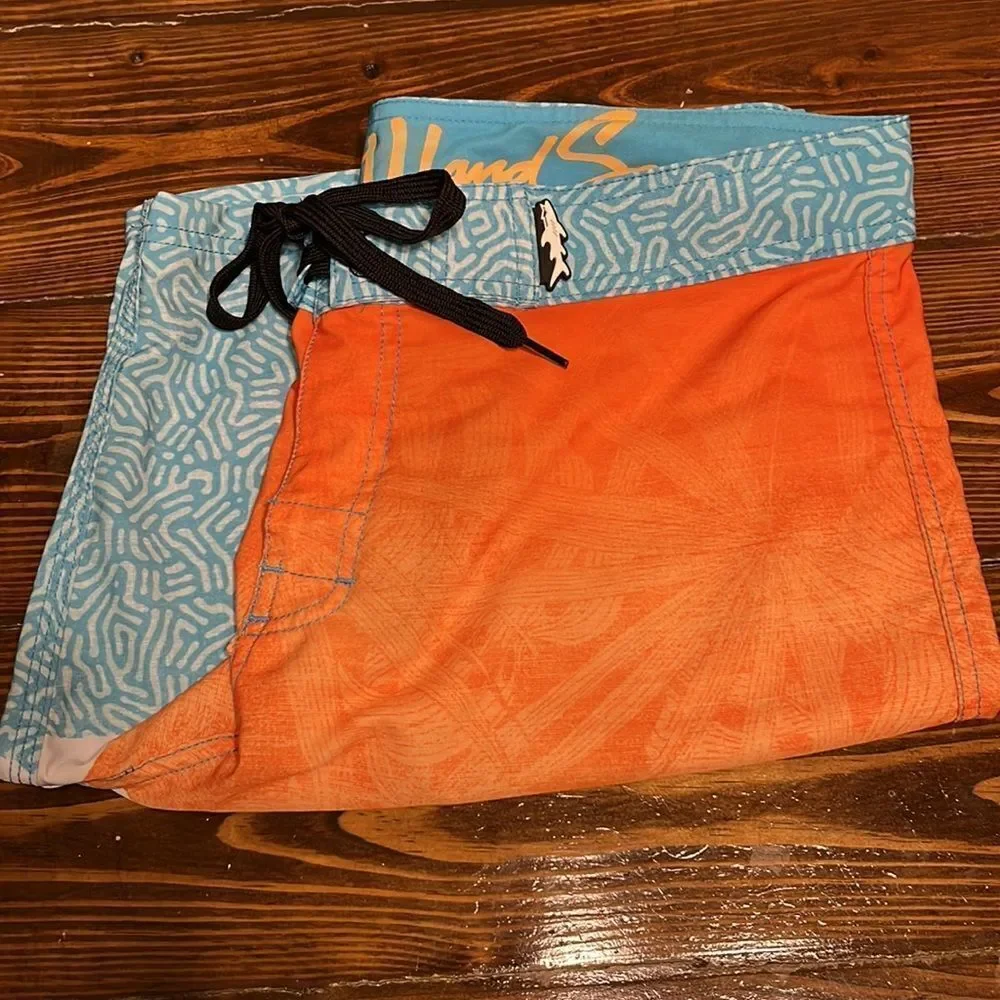 NWOT Maui and Sons Black 4 Way Stretch Shark Board-shorts Size 34